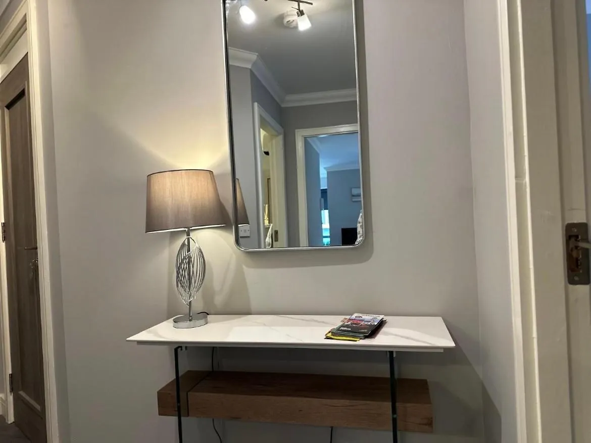 Dublin Airport Large Superior Serviced Apartment - Sleeps 6