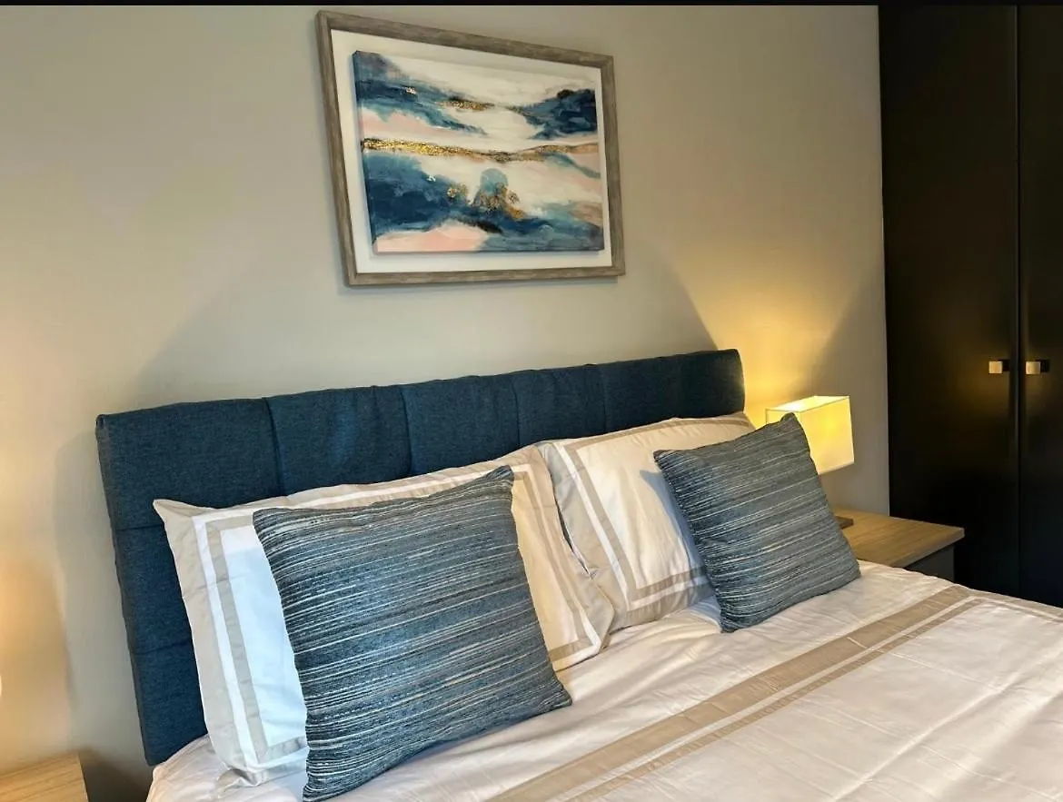 Dublin Airport Large Superior Serviced Apartment - Sleeps 6