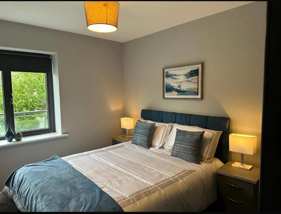 Dublin Airport Large Superior Serviced Apartment - Sleeps 6 0*,  Ireland